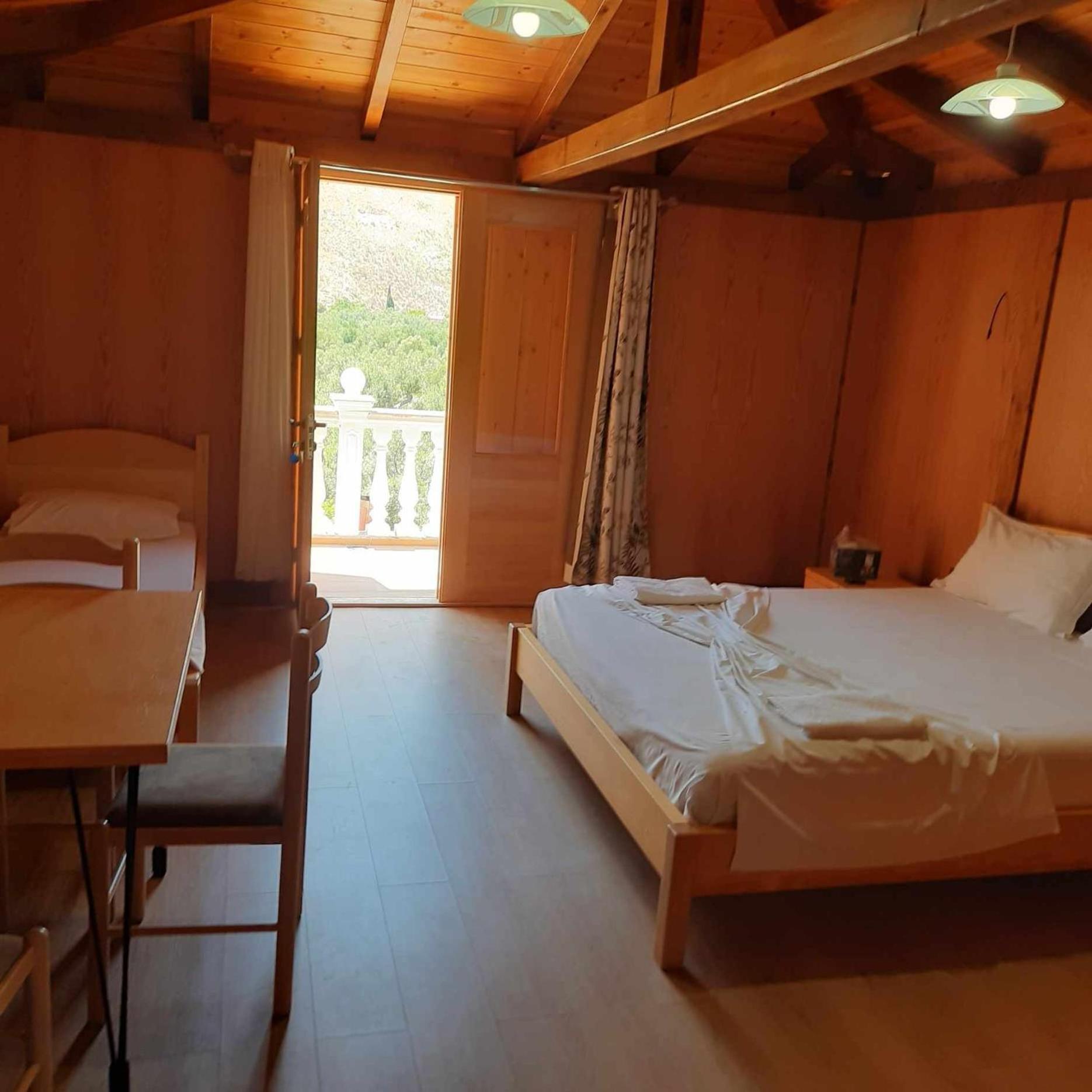 Irini'S Guesthouse Qeparo Dış mekan fotoğraf