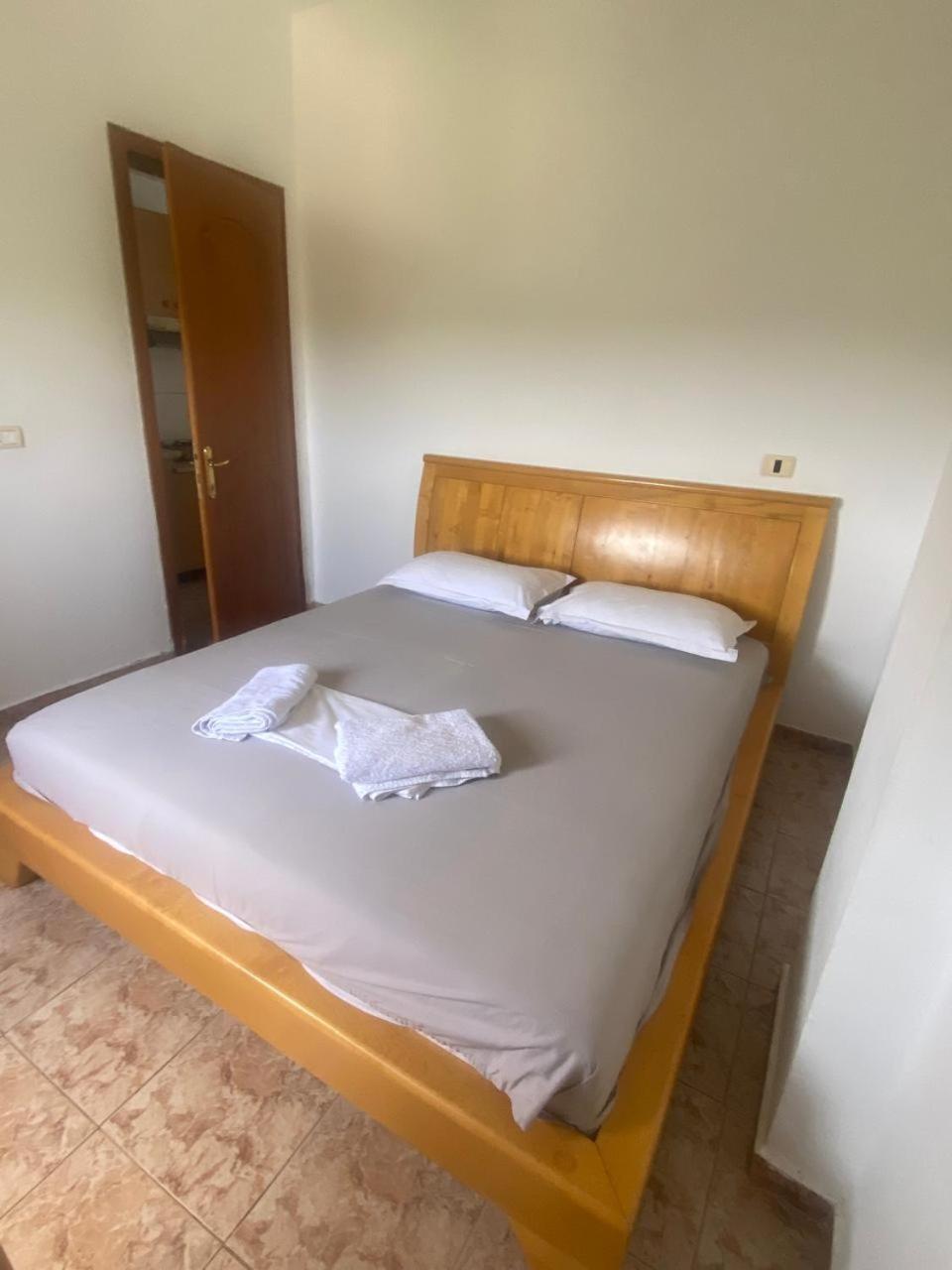 Irini'S Guesthouse Qeparo Dış mekan fotoğraf