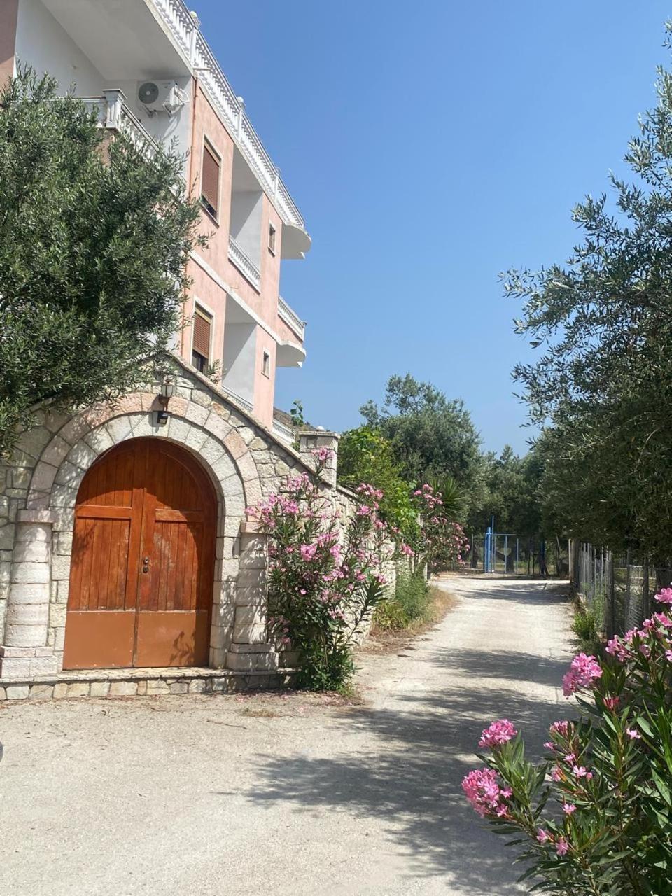 Irini'S Guesthouse Qeparo Dış mekan fotoğraf